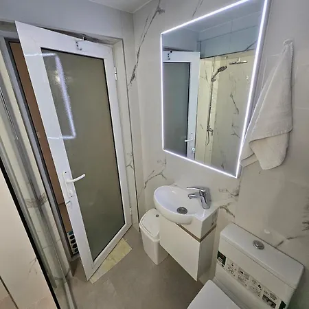 Treti Mart North Апартаменти *